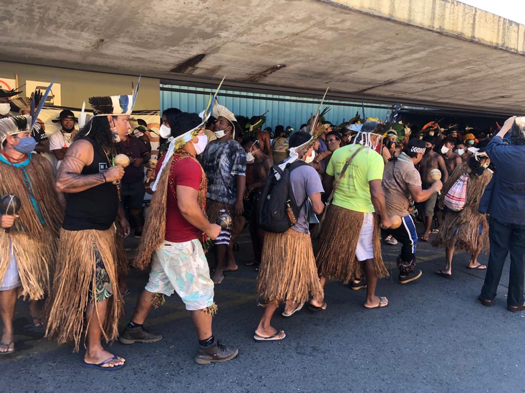 Manifestação cultural no movimento indígena que está ocorrendo hoje na Câmara
