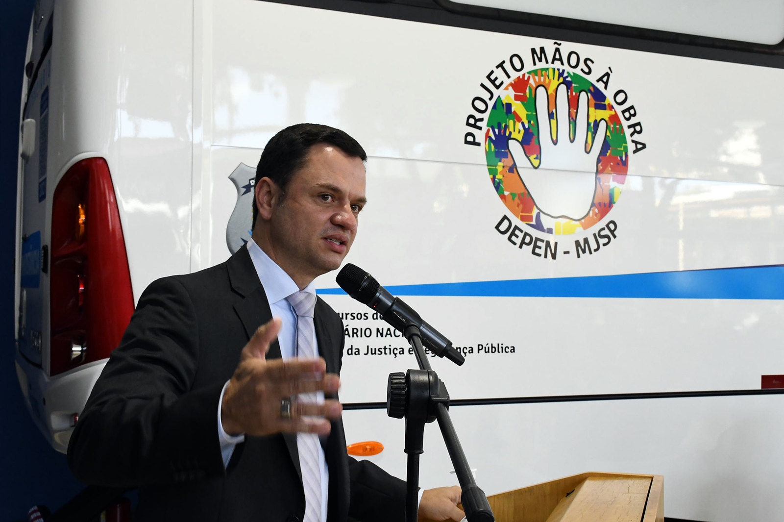 Ministro da Justiça Anderson Torres discursa em visita a penitenciária federal de Brasília; Categoria cobra de Ministro, valorização da Polícia Penal Federal por meio de sua regulamentação