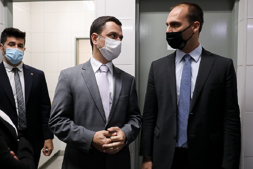 Ministro da Justiça e Segurança Pública, Anderson Torres e o Deputado Federal, Eduardo Bolsonaro (PSL-SP)