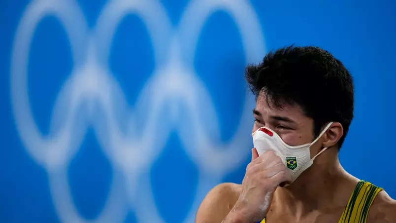 Campeão mundial na barra fixa e bronze no solo, ginasta brasileiro falhou em dois aparelhos em Tóquio