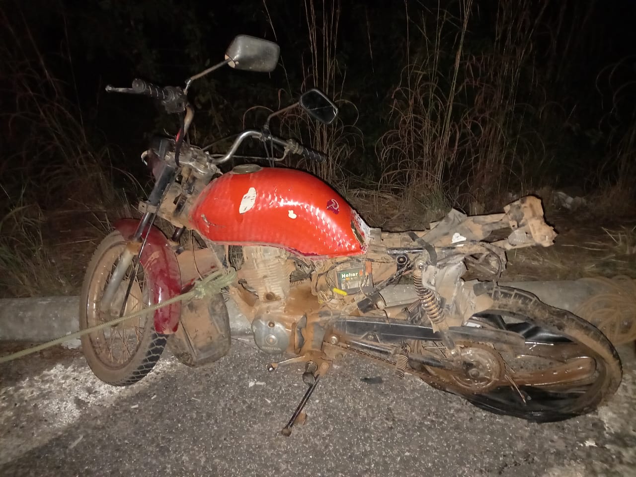 Estado da motocicleta após o grave acidente