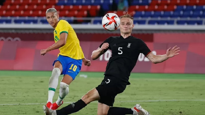 Richarlison fez o seu terceiro gol em um lindo chute cruzado da entrada da área