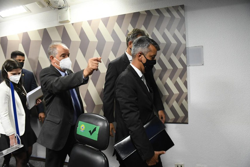 Roberto Dias é detido após receber voz de prisão do presidente da CPI da Pandemia, Omar Aziz