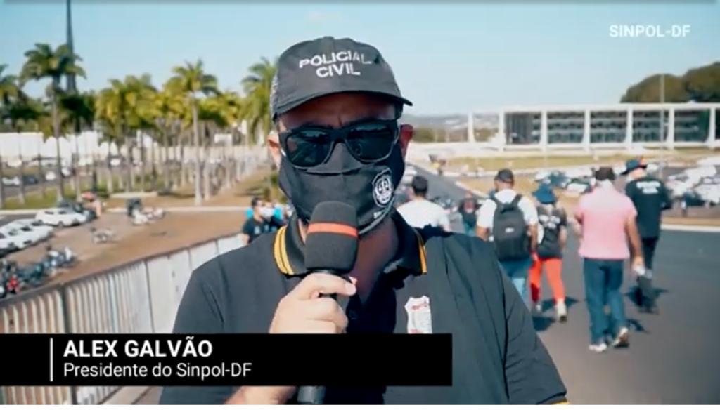 Alexa Galvão do Sinpol-DF dala sobre manifestação dos servidores públicos na Esplanada dos Ministérios em Brasília