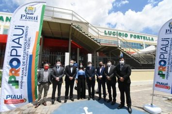 O governador Wellington Dias realizou a entrega das obras de reforma do Hospital Infantil Lucídio Portella.