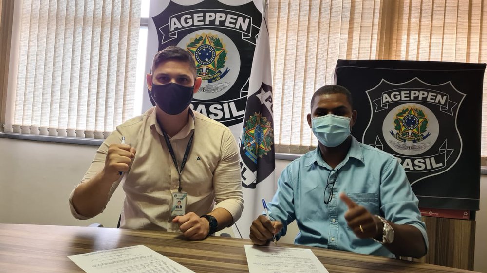 Policiais penais federais, Gilvan Albuquerque e Varlei Ferreira oficializam filiação à AGEPPEN-BRASIL (Foto: Wesley Bastos/JTNEWS) Policiais penais federais, Gilvan Albuquerque e Varlei Ferreira oficializam filiação à AGEPPEN-BRASIL (Foto: Wesley Bastos/JTNEWS)