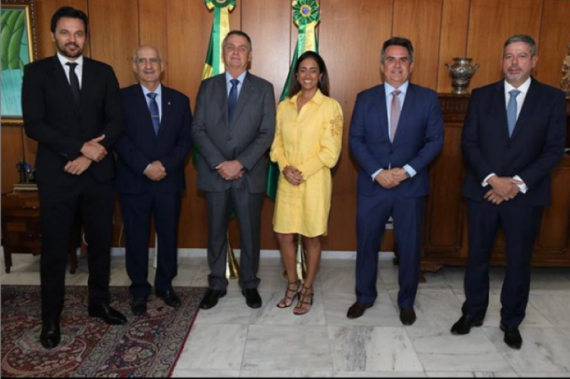 Senador Ciro Noqueira ao tomar posse no Ministério da Casa Civil, perante o presidente Bolsonaro e outras autoridades