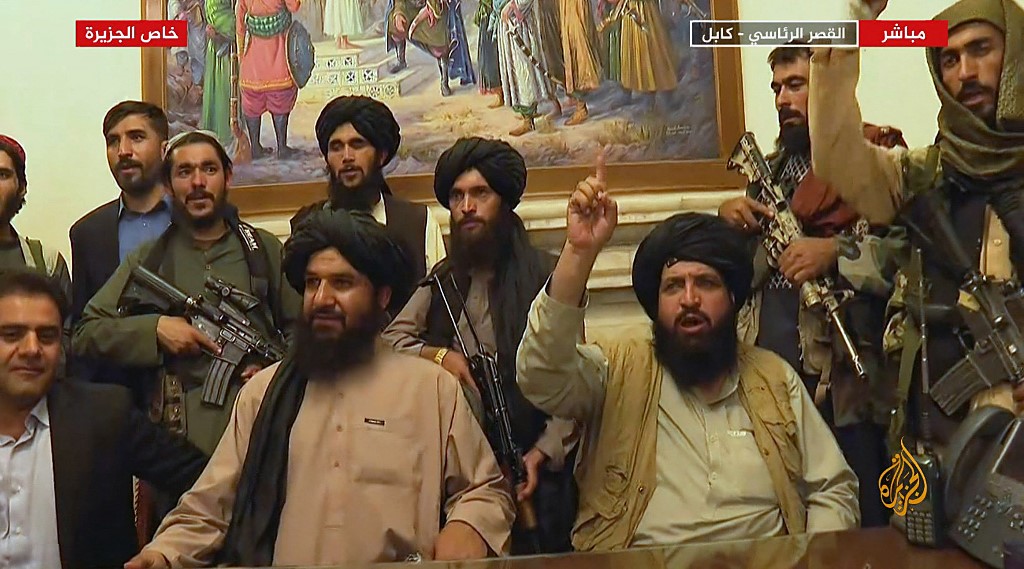 Talebãs ocupam o Palácio Presidencial sem enfrentar resistência