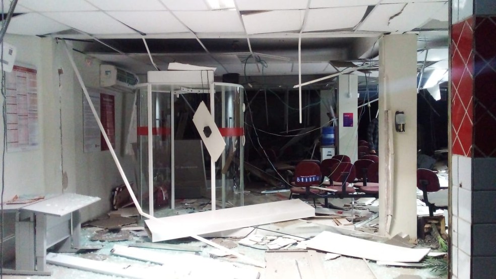 Bandidos explodem agência bancária em Castelo do Piau