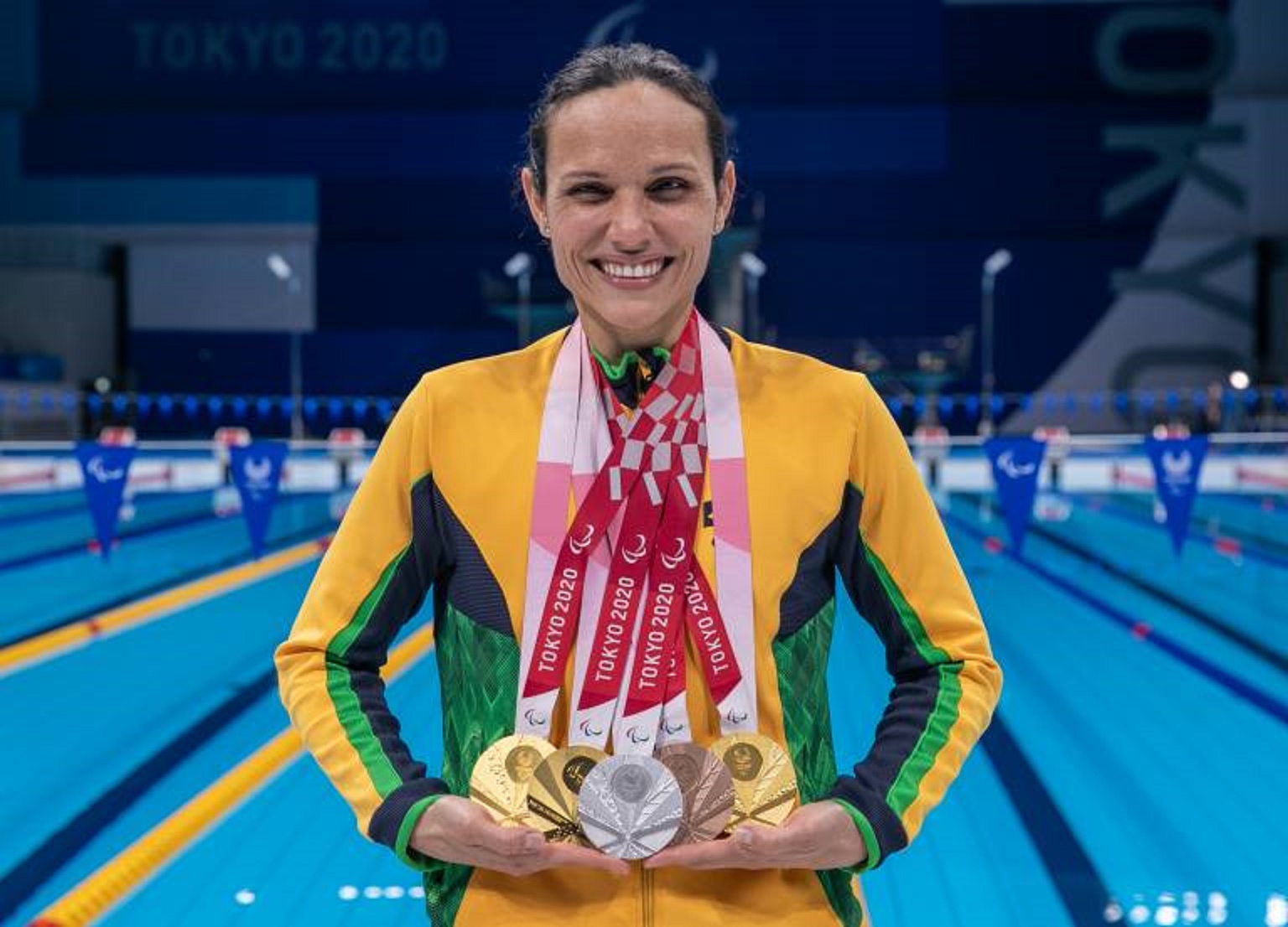 Maria Carolina Santiago com suas 6 medalhas em Tóquio