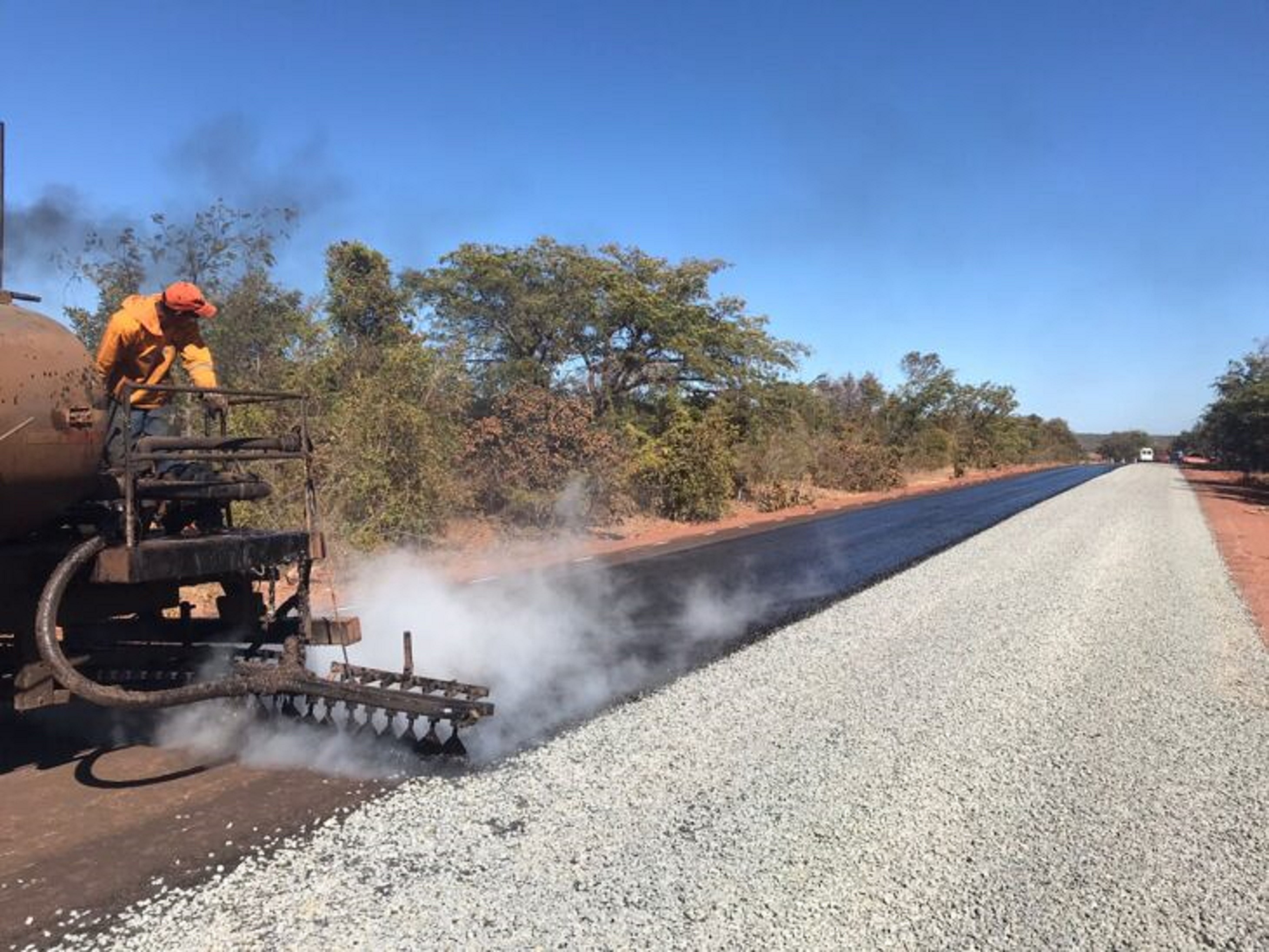 Recuperação de estradas no cerrado piauiense