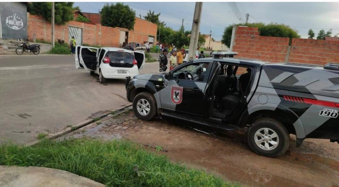 Polícia Militar prende trio após perseguição