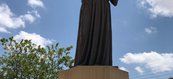 Estátua em homengem a São Francisco de Assis, no Santuário que leva seu nome