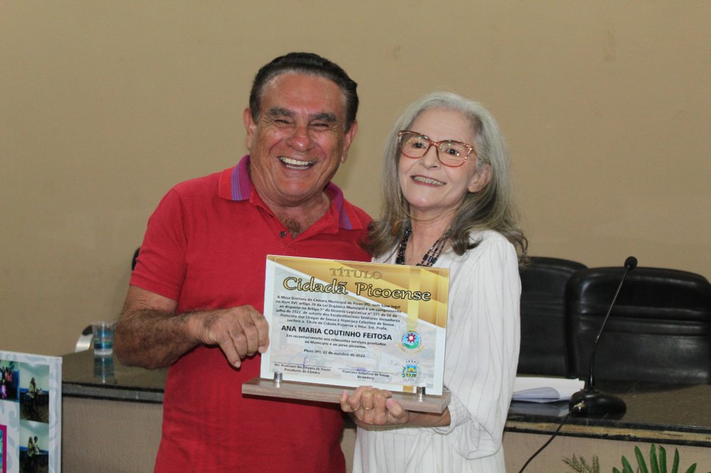 Ana Maria ladeada com médico e escritor Solon Reis da Academia de Letras da Região de Picos (Foto: Edivan Araújo) Ana Maria ladeada com médico e escritor Solon Reis da Academia de Letras da Região de Picos (Foto: Edivan Araújo)