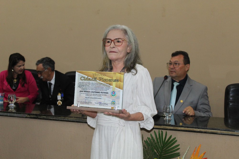 Solenidade para a entrega do título de cidadania para a professora Ana Maria Coutinho Feitosa (Foto: Edivan Araújo) Solenidade para a entrega do título de cidadania para a professora Ana Maria Coutinho Feitosa (Foto: Edivan Araújo)