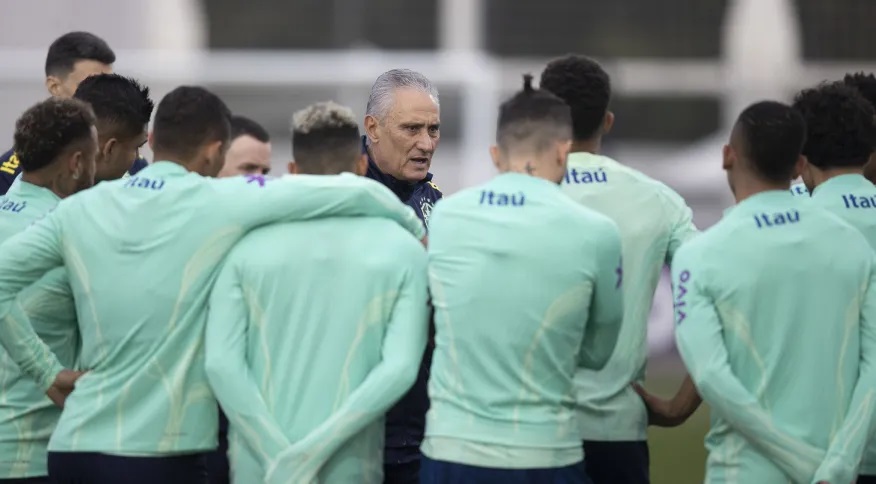 Tite conversa com jogadores da seleção brasileira