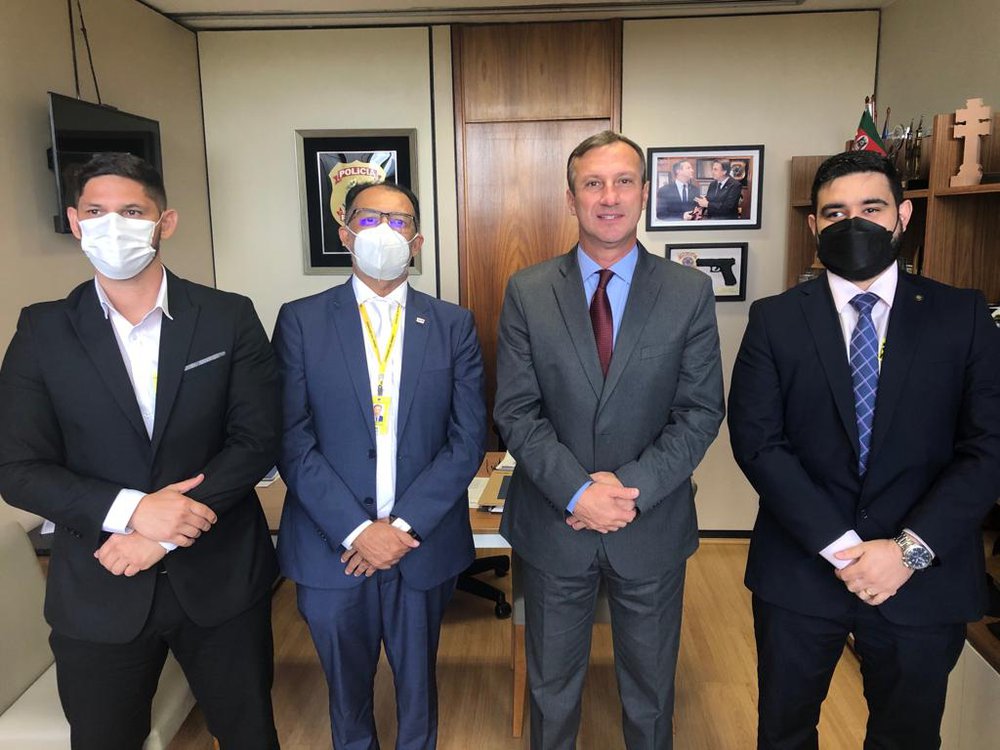 Deputado Sanderson (PSL-RS) recebeu em seu gabinete em Brasília, dirigentes da AGEPPEN-BRASIL e do SINDIPPF-DF, Jacinto Teles, Diego Mantovaneli e Gilvan Albuquerque (Foto: Divulgação/ AGEPPEN-BRASIL,) Deputado Sanderson (PSL-RS) recebeu em seu gabinete em Brasília, dirigentes da AGEPPEN-BRASIL e do SINDIPPF-DF, Jacinto Teles, Diego Mantovaneli e Gilvan Albuquerque (Foto: Divulgação/ AGEPPEN-BRASIL,)