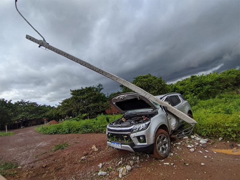 Além do secretário, havia mais duas pessoas dentro do veículo de modelo Chevrolet Blazer