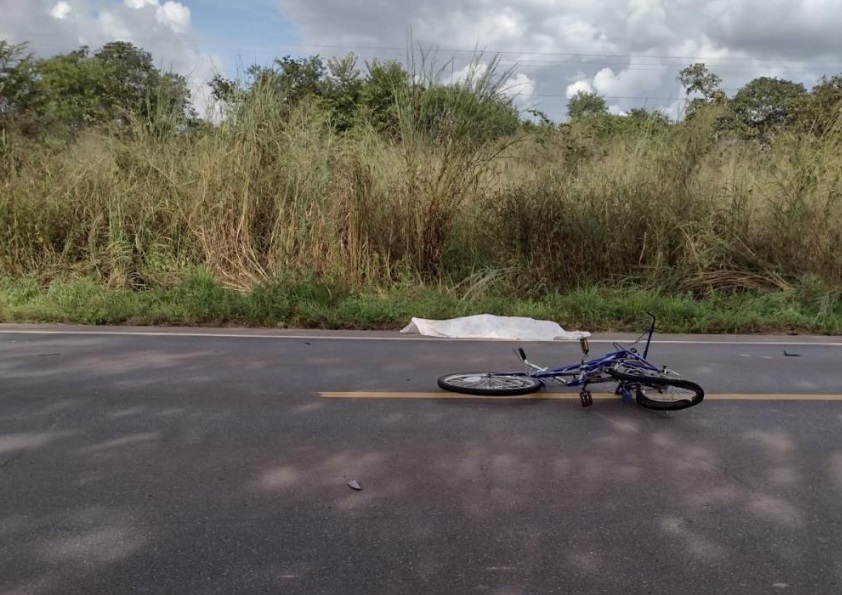 Ciclista morre atropelado na BR-135 em Corrente