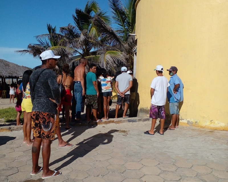 Homem é morto a tiros em bar na praia de Atalaia