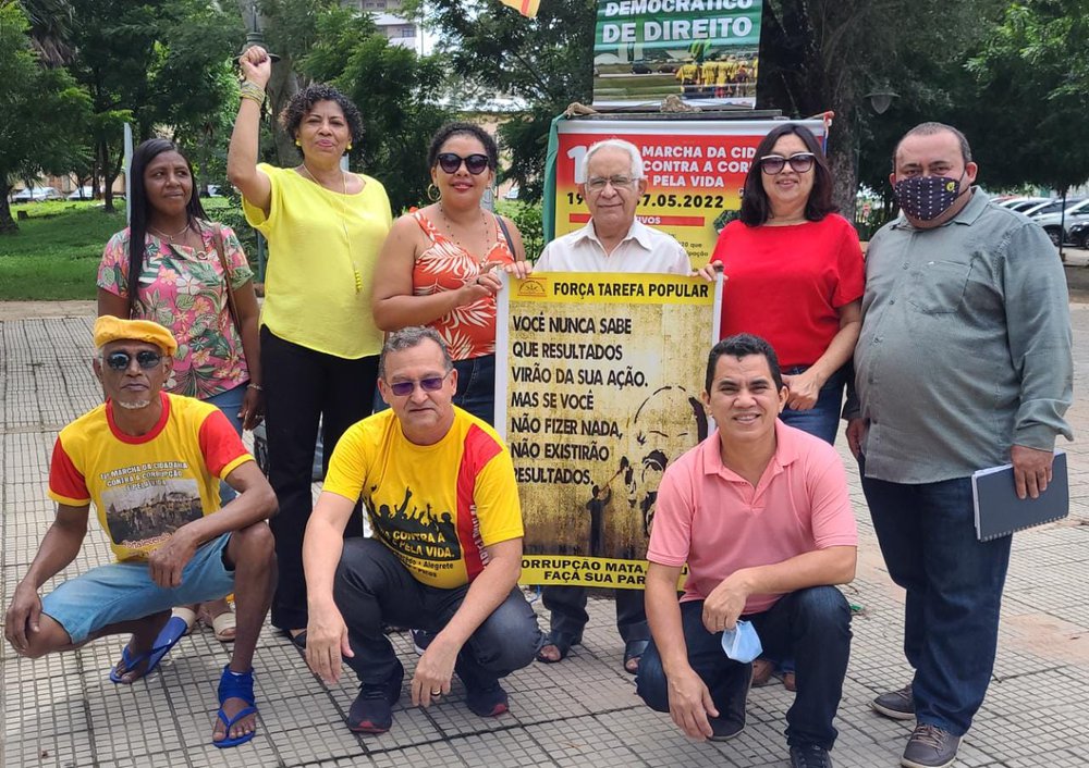 Membros da Marcha Contra a Corrupção realizaram um ato na Praça da Liberdade, Centro de Teresina (Foto: Divulgação)