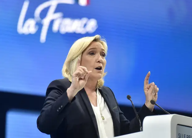 Marine Lepen é derrotada por Emmanuel Macrom