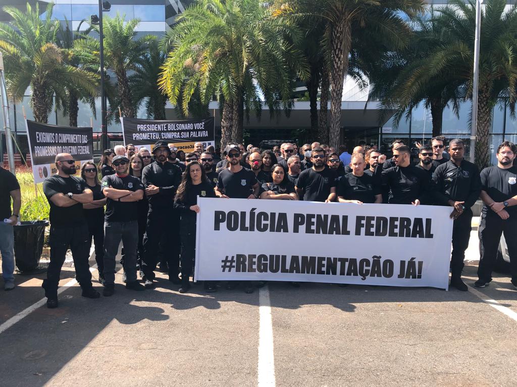Policiais Penais Federais participam fortemente de ato de valorização das Polícias da União