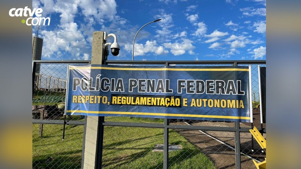 Protesto pela criação da Polícia Penal Federal (Foto: Reprodução/Catve.com) Protesto pela criação da Polícia Penal Federal (Foto: Reprodução/Catve.com)