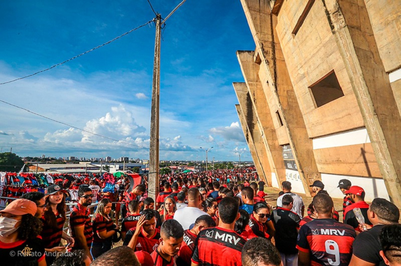 Torcida piauiense faz a festa no Albertão para Altos x Flamengo