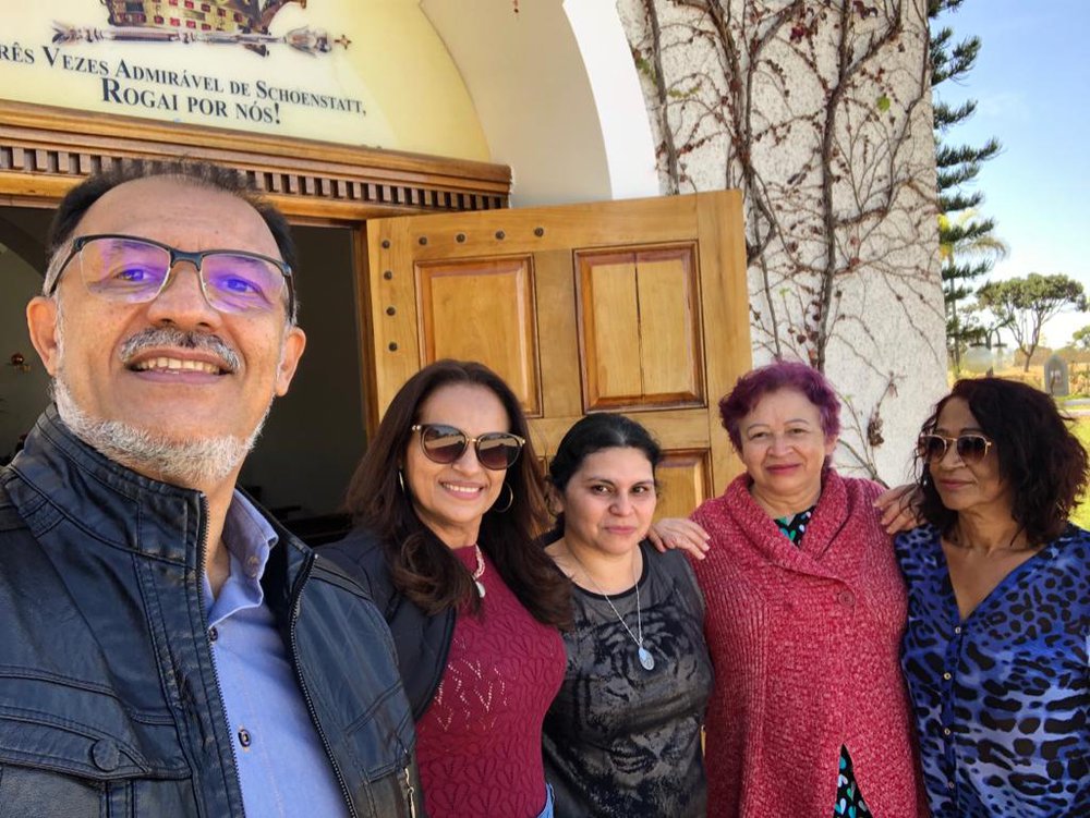 Advogado Jacinto Teles e família durante visita ao Santuário da Mãe Rainha em Brasília (Foto: Arquivo Pessoal/Jacinto Teles) Advogado Jacinto Teles e família durante visita ao Santuário da Mãe Rainha em Brasília (Foto: Arquivo Pessoal/Jacinto Teles)