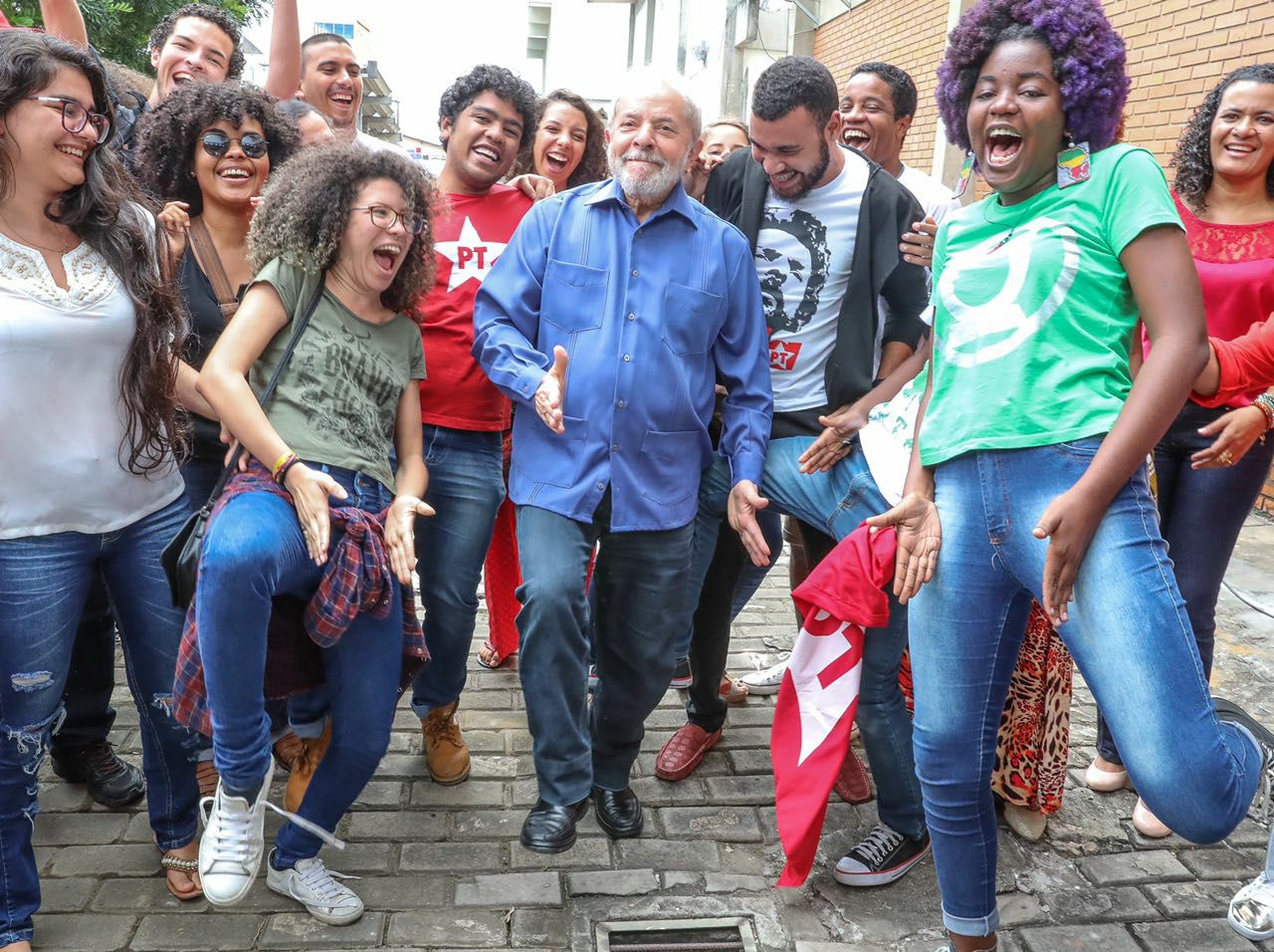 Lula dá 'sarrada' durante encontro com estudantes na Bahia