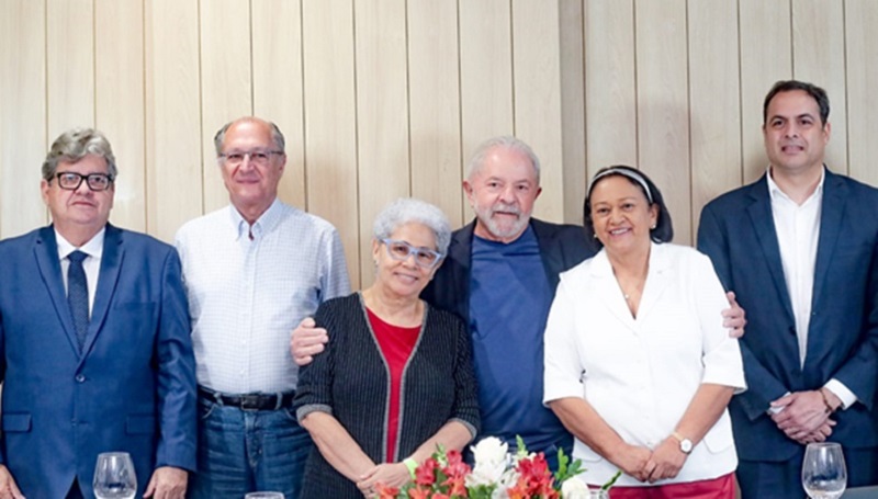 Regina Sousa participa de reunião de governadores com Lula