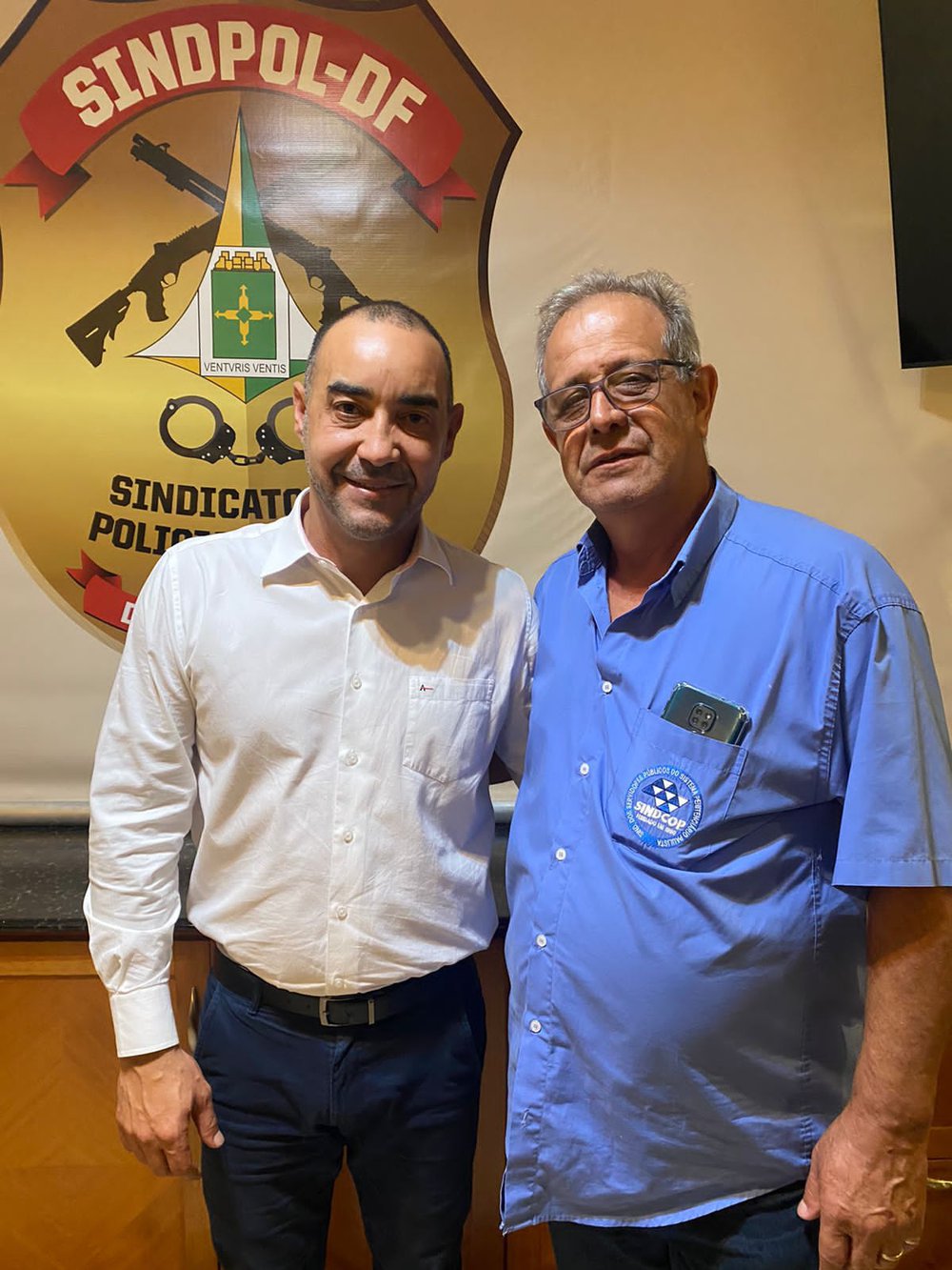 Paulo Rogério e o Policial Penal aposentado Ramacho, do SINDCOP-SP (Foto: Bárbara Prado para o JTNEWS) Paulo Rogério e o Policial Penal aposentado Ramacho, do SINDCOP-SP (Foto: Bárbara Prado para o JTNEWS)