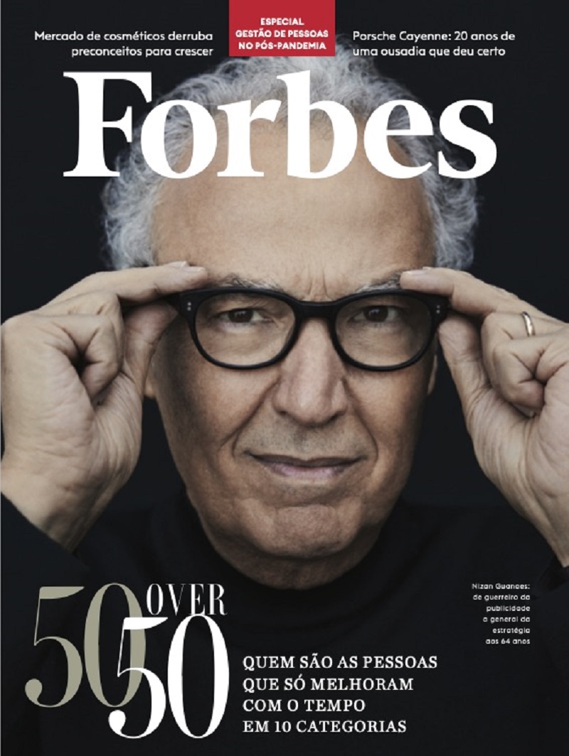 Capa da revista Forbes Brasil de julho de 2022 com destaque para o publicitário Nizan Guanaes, 64 anos