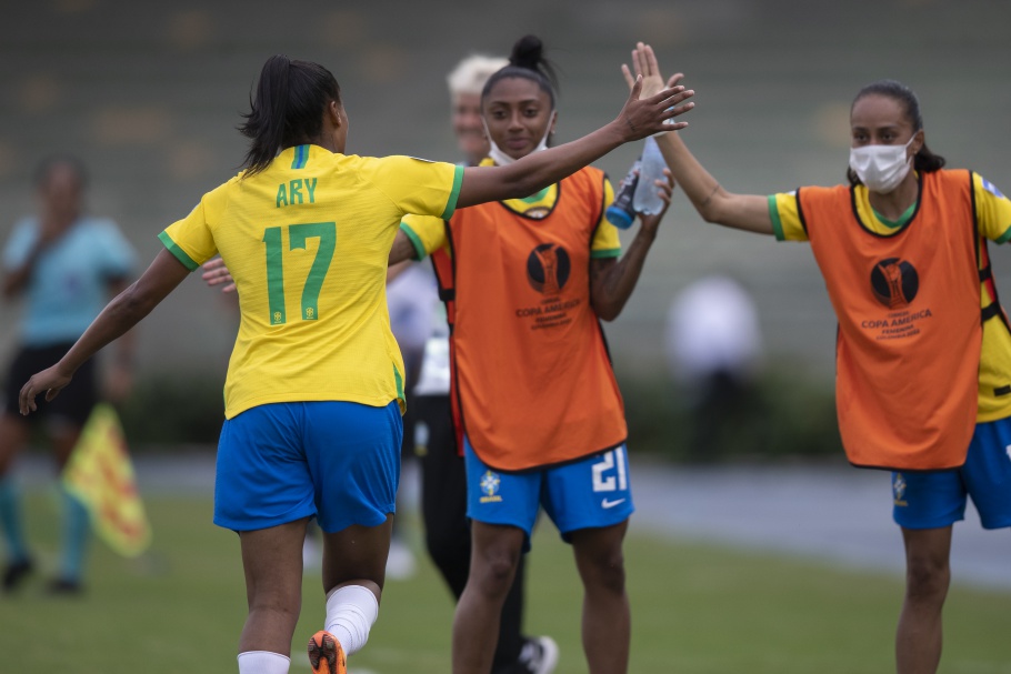 Seleção feminina tem sua melhor atuação na competição, com destaque para golaços na partida