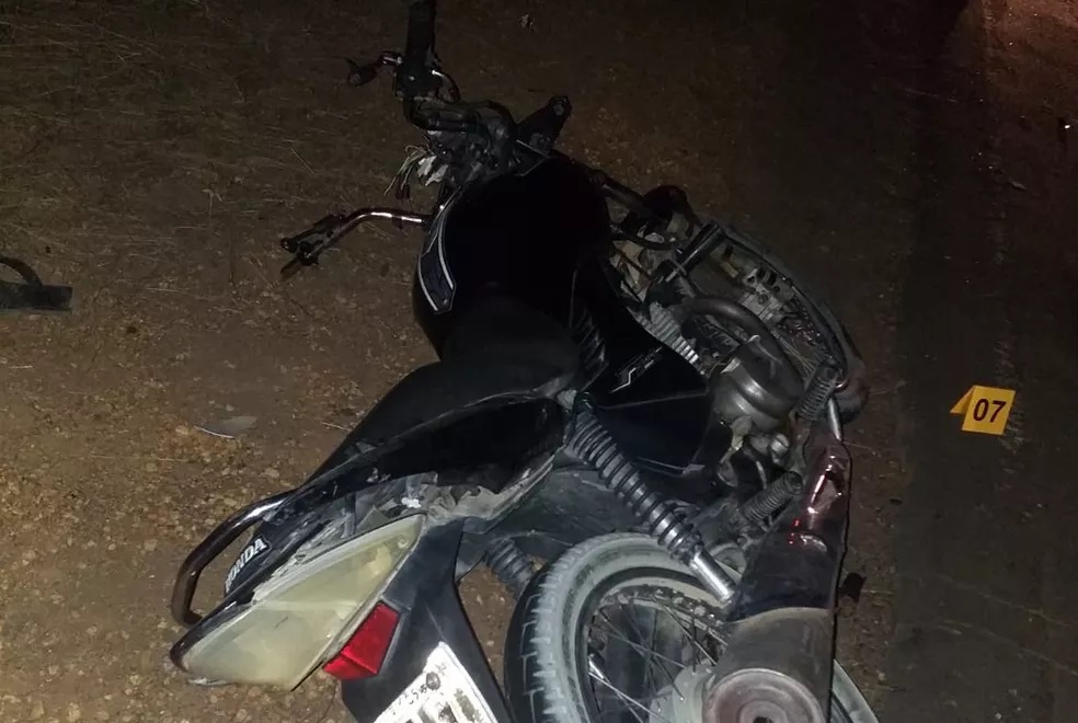 Colisão entre motos deixa três homens mortos na PI-228