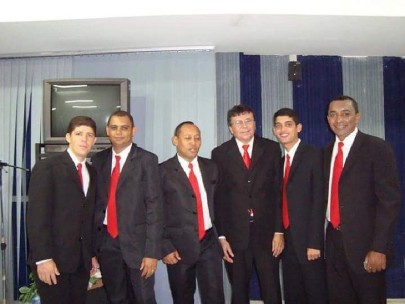 (Da direta para esquerda) O policial militar e advogado licenciado João Luís, ao lado de amigos no dia da colação de grau do curso de Direito (Foto: Arquivo pessoal cedido ao JTNEWS) (Da direta para esquerda) O policial militar e advogado licenciado João Luís, ao lado de amigos no dia da colação de grau do curso de Direito (Foto: Arquivo pessoal cedido ao JTNEWS)