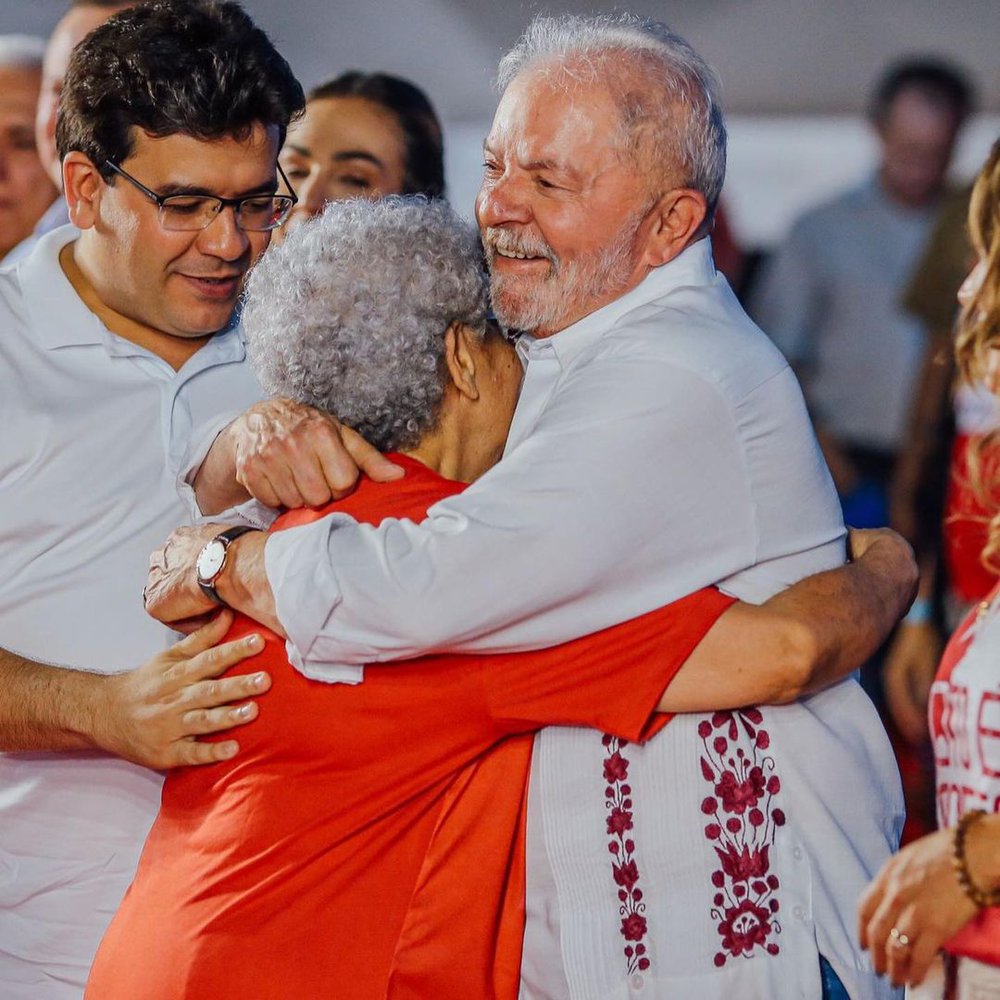 Governadora Regina Sousa (PT) e ex-presidente Luiz Inácio Lula da Silva durante ato público "Vamos Juntos pelo Brasil" (Foto: Gabriel Paulino/Divulgação/Instagram)