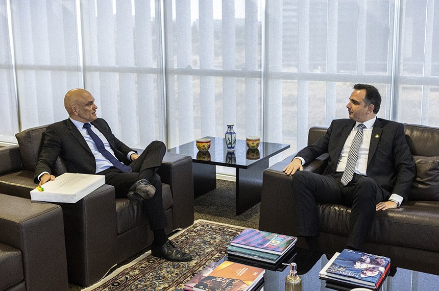 O presidente do Senado, Rodrigo Pacheco, encontrou-se com o presidente do TSE, ministro Alexandre de Moraes, nesta segunda-feira (22/08)