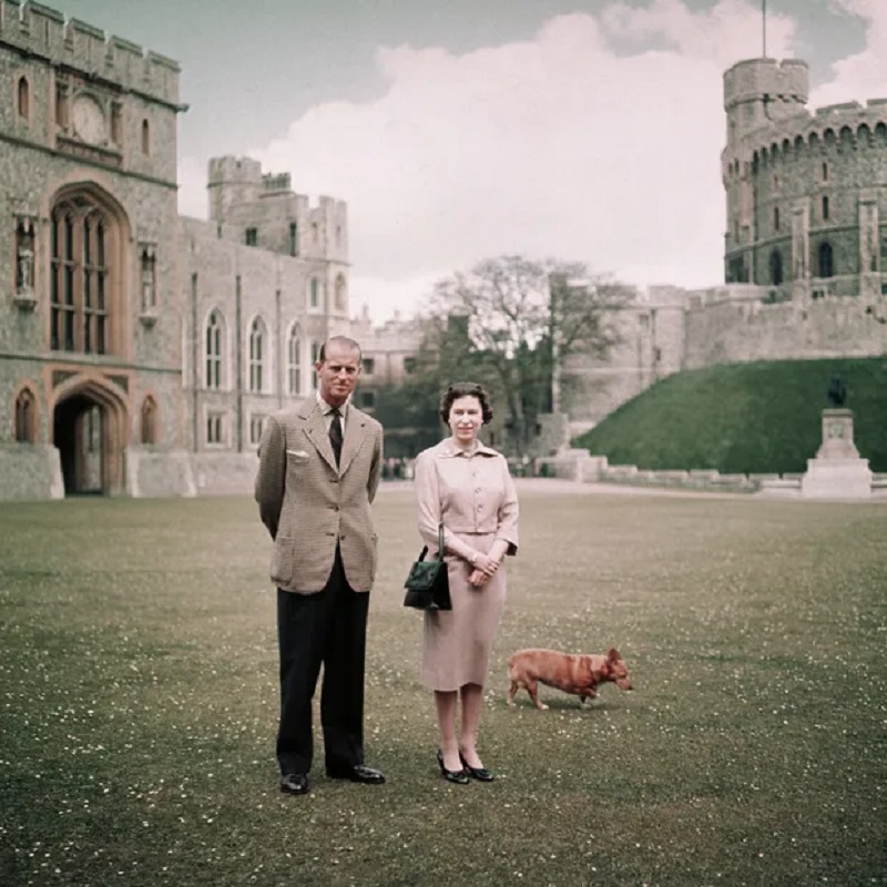 Rainha Elizabeth e seu marido, o duque Philip, no Castelo de Windsor em 12 de junho de 1959