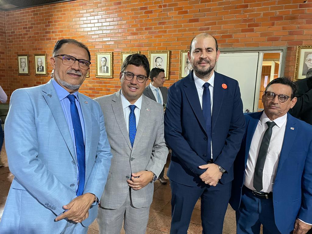 Advogados Jacinto Teles, presidente da Comissão de Estudos Constitucionais da OAB-PI, Carlos Júnior, conselheiro federal da Ordem, o juiz de Direito Thiago Aleluia, Dr. Carlos Augusto Medeiros.