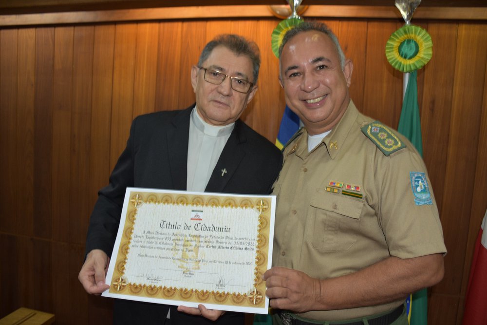 Pe. Carlos Sales o seu colega de patente, o Ten.Cel. Jairo (Foto: Magal Santos) Pe. Carlos Sales o seu colega de patente, o Ten.Cel. Jairo (Foto: Magal Santos)