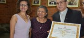 Pe. Carlos posa com suas primas advogadas Janice e Joanilha Beviláqua