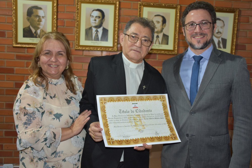 Socorro Paes Landim, Pe. Carlos Sales e o advogado Aurélio Lobão. (Foto: Magal Santos) Socorro Paes Landim, Pe. Carlos Sales e o advogado Aurélio Lobão. (Foto: Magal Santos)