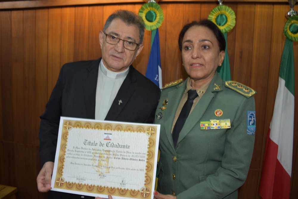 Pe. Carlos Sales e a Coronel PMPI, Elza Rodrigues (Foto: Magal Santos) Pe. Carlos Sales e a Coronel PMPI, Elza Rodrigues (Foto: Magal Santos)