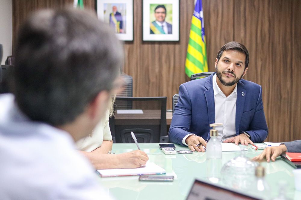 Secretário da Educação, Washington Bandeira.