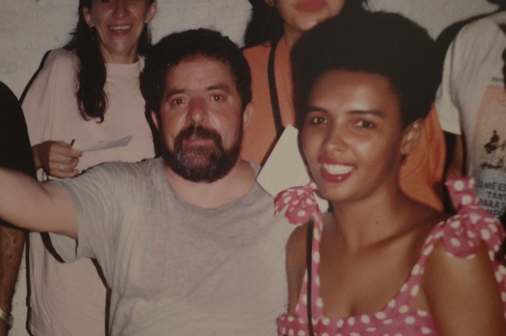 Francisca Trindade e o então presidente Luiz Inácio Lula da Silva, com quem nutria uma amigável relação política. Lula, chegou esteve presente no velório da deputada em 2003. (Foto: Reprodução | Exposição fotográfica "Trindade Vive")