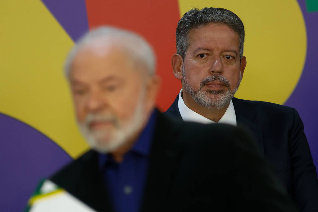 O presidente Lula (PT), acompanhado do presidente da Câmara dos Deputados, deputado Arthur Lira (PP-AL).