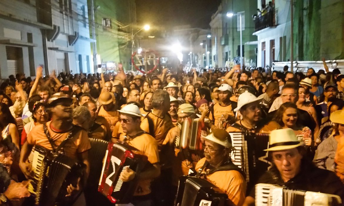 Presidente Lula assina PL que reconhece o forró como manifestação da cultura nacional.