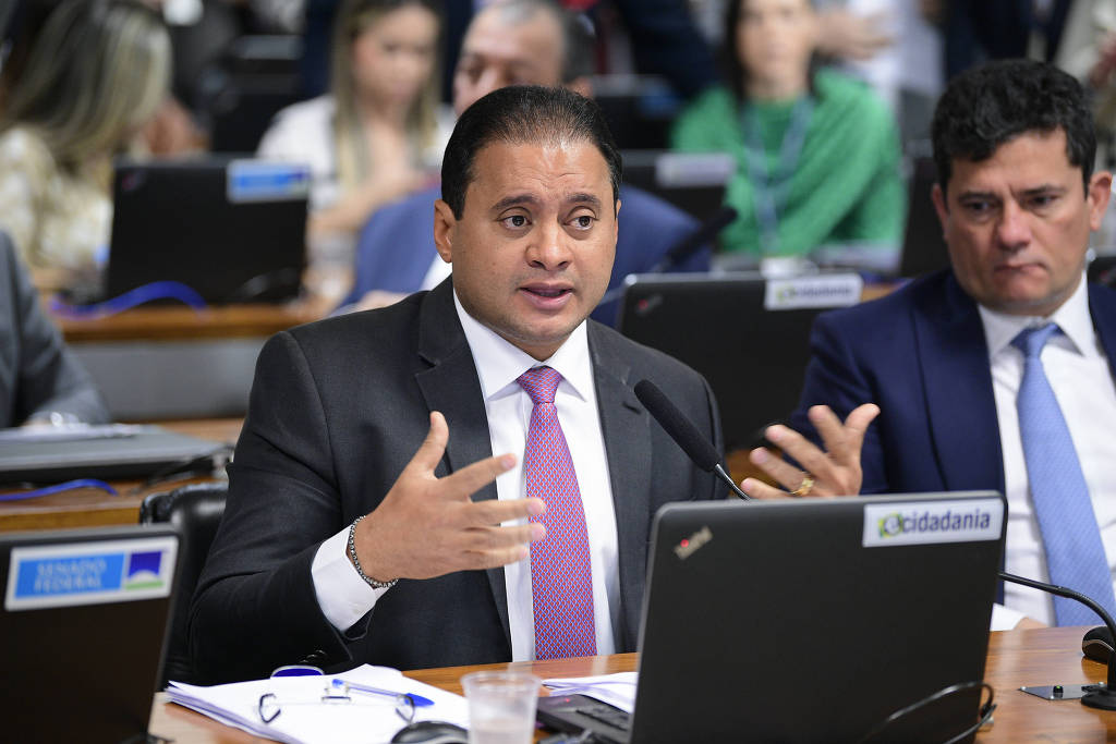 Senador Weverton Rocha (PDT-MA) durante reunião da Comissão de Assuntos Econômicos sobre o Marco das Garantias.
